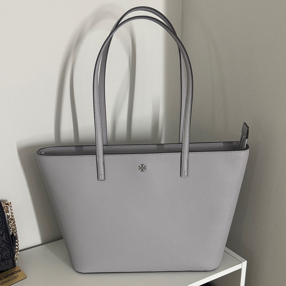 Tory Burch Elegant Gray Tote Bag